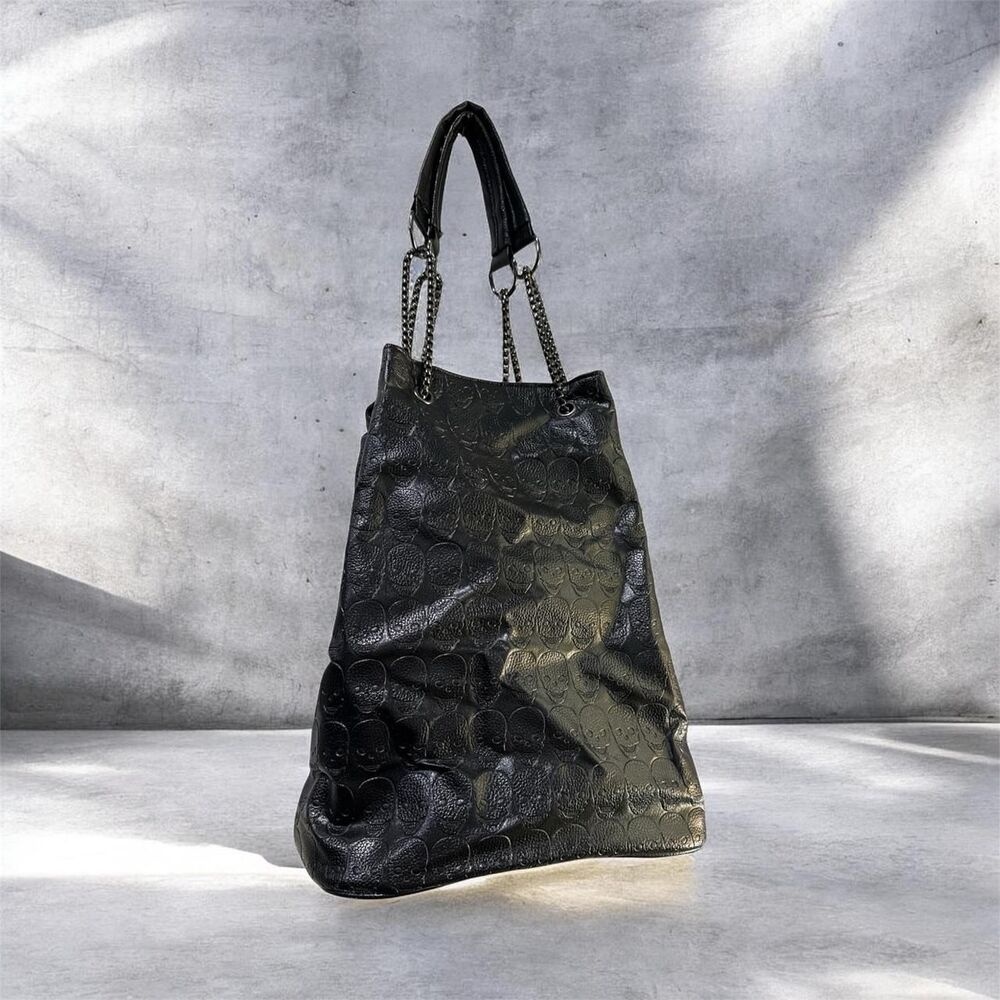 Black skull purse